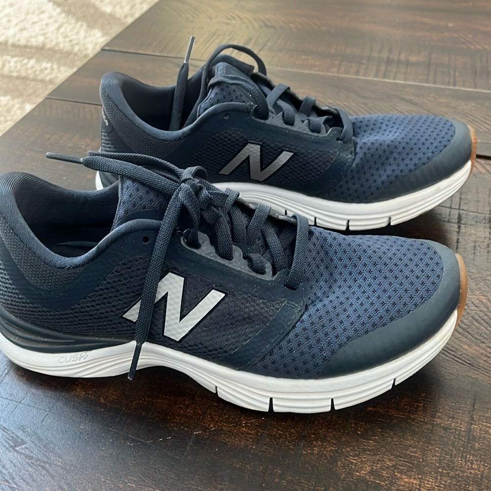 New balance tennis shoes
